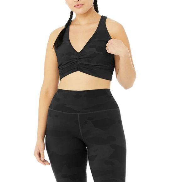 New alo yoga Wild Thing Vapor Bra in Army Print - Picture 4 of 8